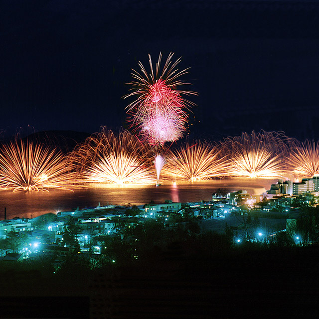 Lake Toya long-run fireworks nights