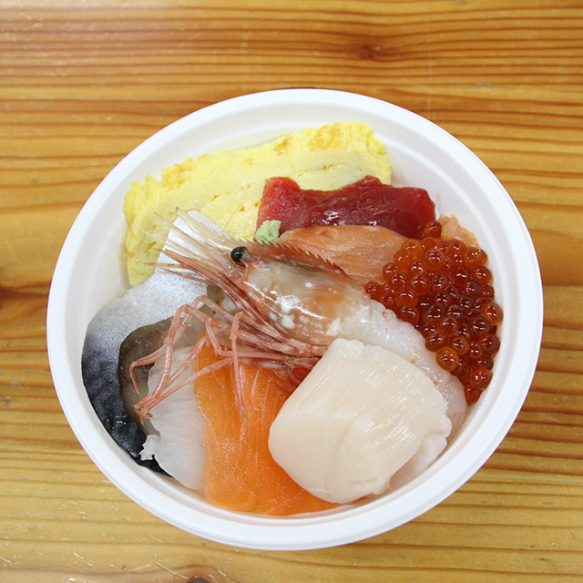 Sashimi rice ball