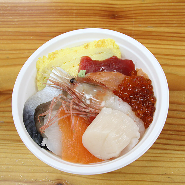 Sashimi rice ball